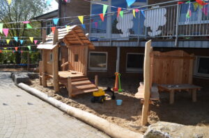 Spielturm und Marktstand